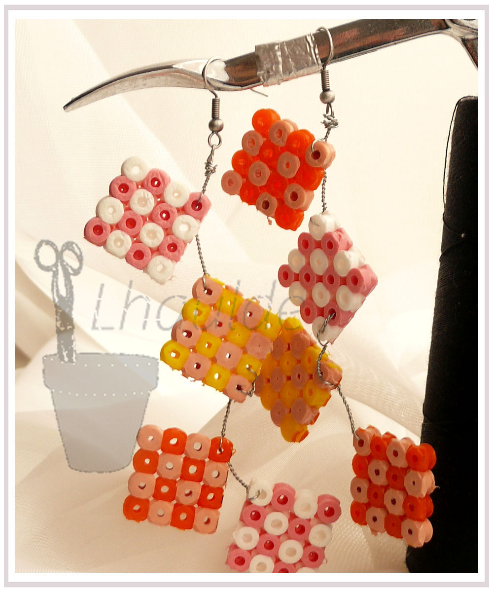 B 007 Boucles carrés multicolores