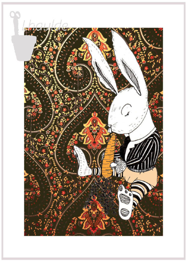 dessin ayant pour fond une tapisserie vintage dans les tons noirs et or, avec dessus un lapin habillé en costume, assis en train de manger une grosse carotte