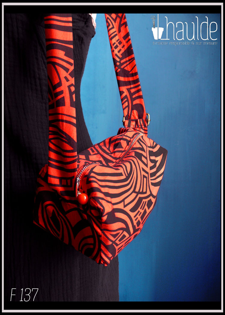 Mini sac en coton rouge imprimé noir (motifs graphiques type zèbre) Vue de détail