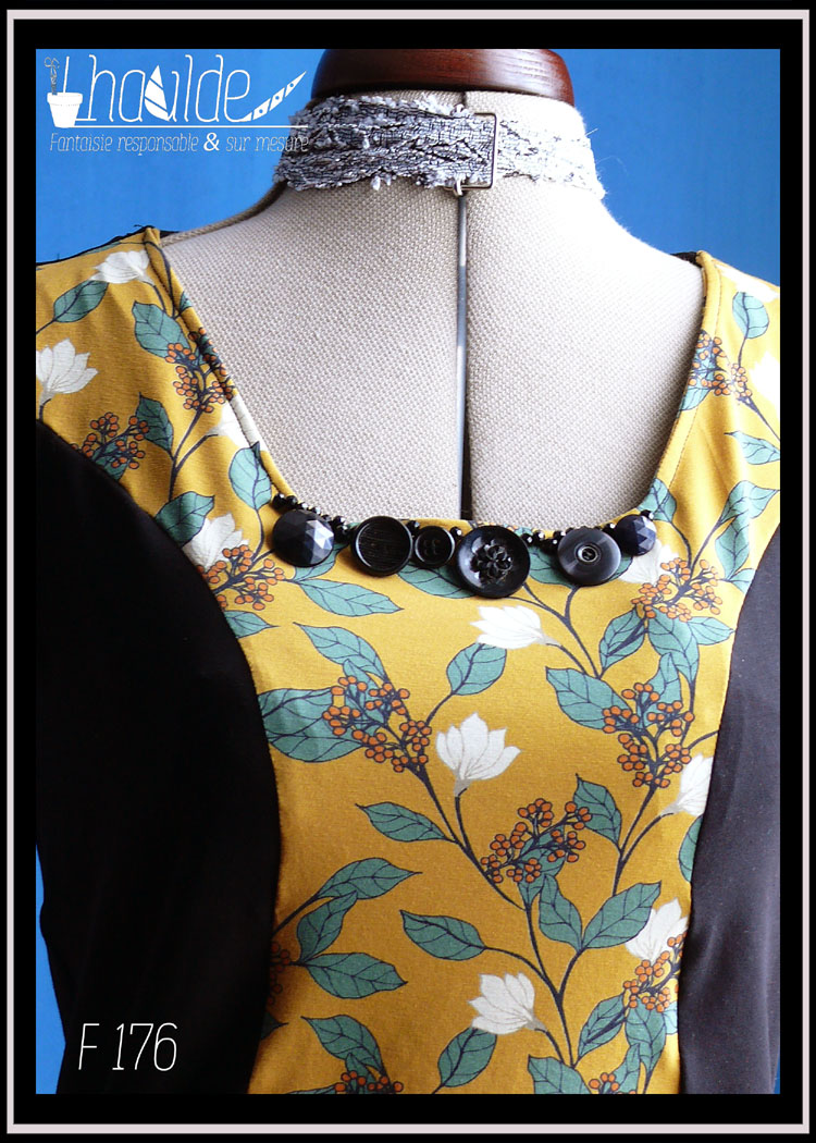 Mini robe sans manche en jersey vue de détail du buste
