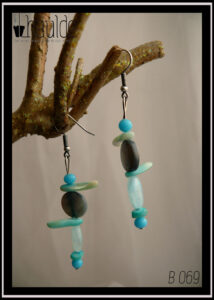 Paire de boucles d'oreilles en nacre bleu, crochet en acier inox