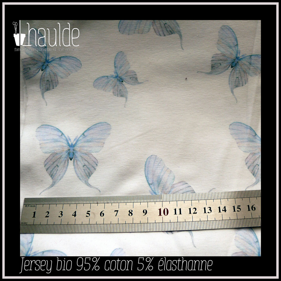 jersey blanc à motifs papillons bleus pâles façon aquarelle