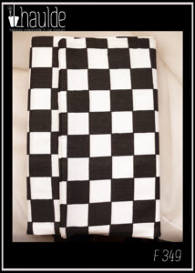 Protège-livre damier, à carreaux noirs et blancs, vu fermé