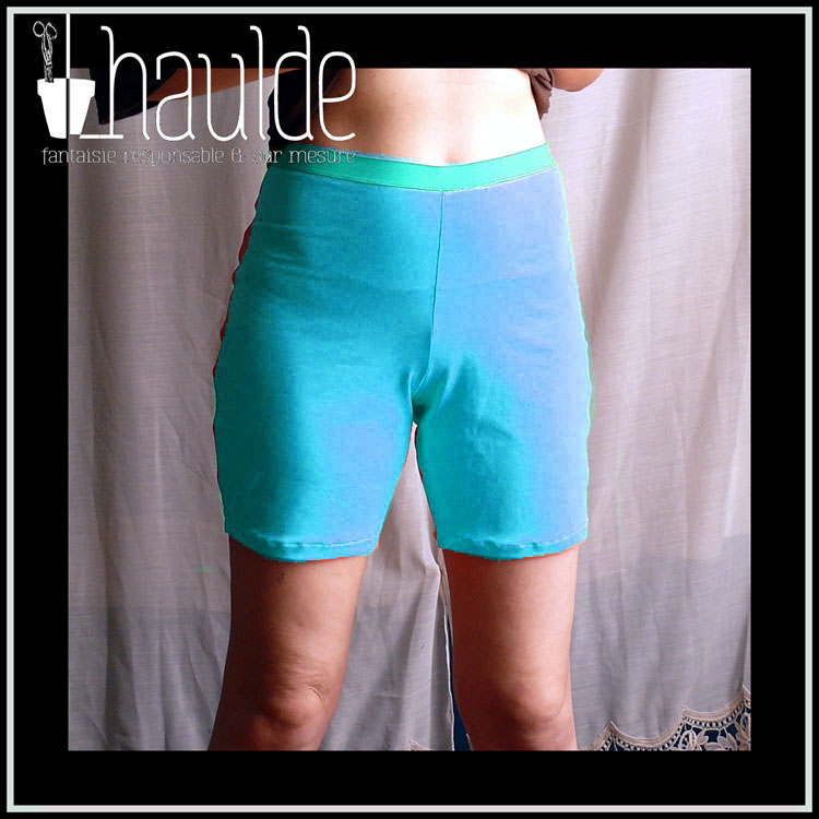 short seconde peau taille élastique et long jusqu'à mi cuisse en jersey vu porté de face