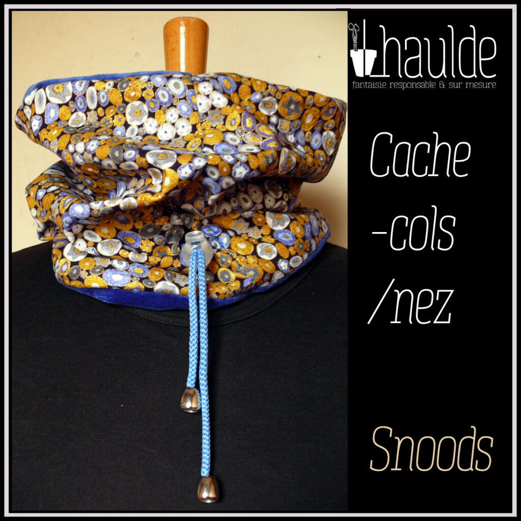 image de la catégorie, à gauche une photo de cache col en tissu imprimé à motifs ovales abstraits dans les tons dorés et bleu, doublure en velours bleu, cordon bleu, à droite le logo Lhaulde et le texte cache-cols/nez snoods