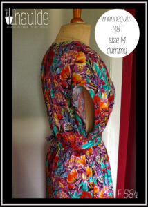 Vue de profil de l'emmanchure sur un mannequin 38 au lieu de 48