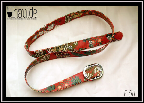 Ceinture en simili cuir rouge imprimé motifs floraux d'inspiration japonaise Boucle ovale en acier Sept oeillets en acier
