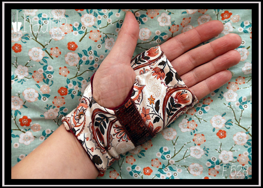 F 628 :: Mitaines paisley et sequins – Image 2