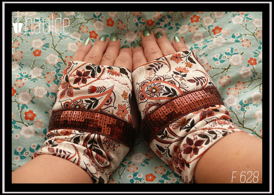 F 628 :: Mitaines paisley et sequins
